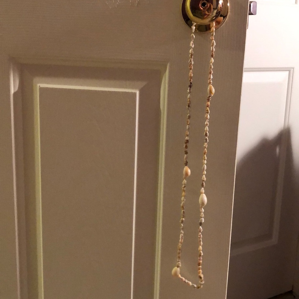 Shell Necklace - Picture 3 of 5